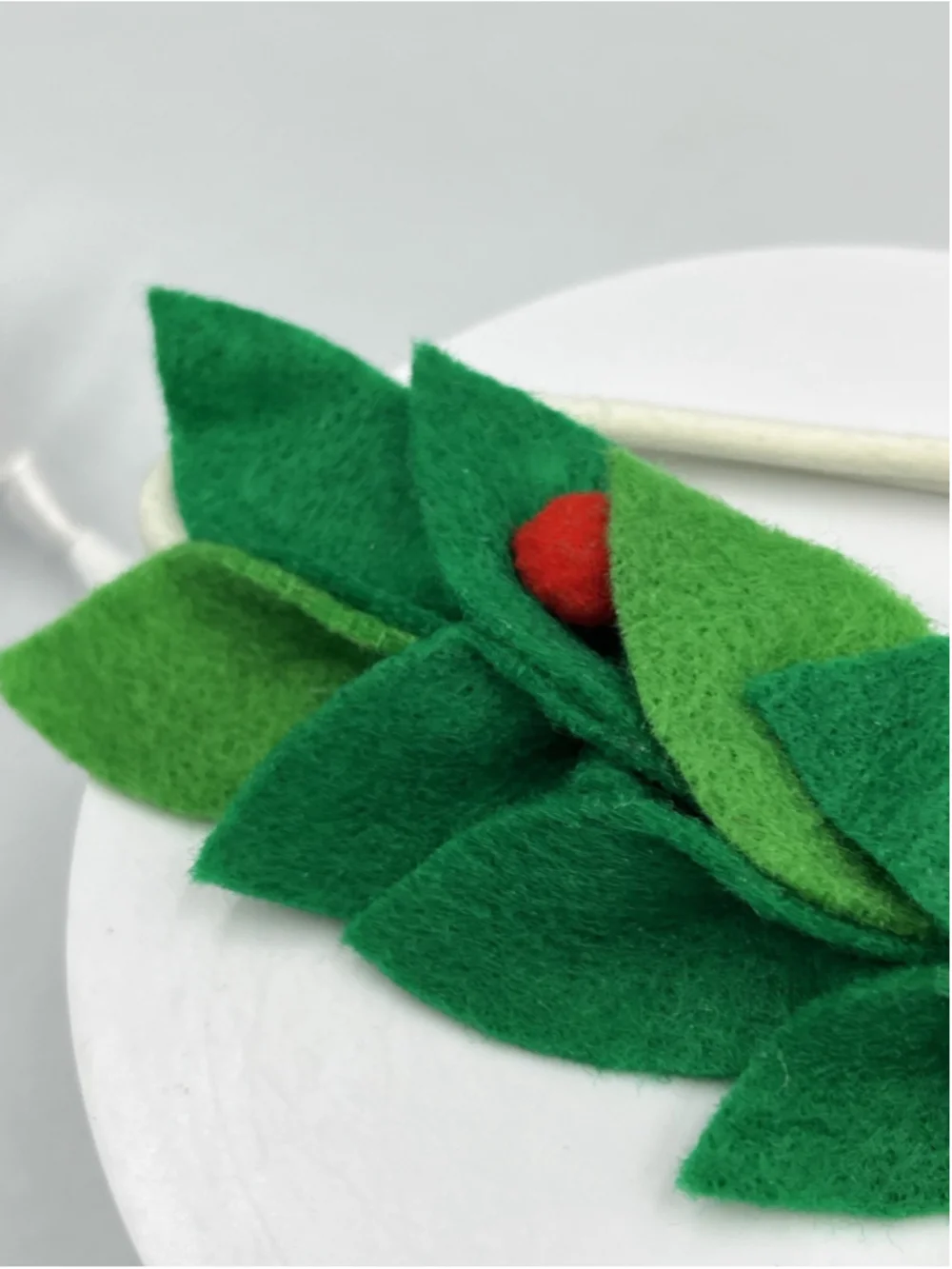 Mistletoe Holiday Hair Accessory THROW UP YOUR HAIR IN HOLIDAY STYLE NEW